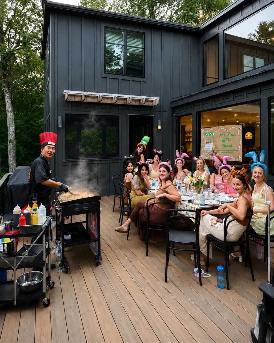 Private hibachi chef cooking at home in Orlando